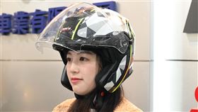 ▲正確選擇安全帽（圖／鍾釗榛攝影）
