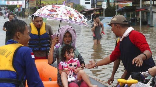 印尼跨年夜暴雨引洪災　至少9人喪命
