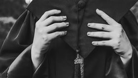 畢業照,對比,父女,父愛(翻攝自Pixabay)