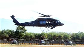 UH-60M黑鷹直升機正式加入國軍戰鬥序列，共同肩負起保家衛國的光榮使命。。（記者邱榮吉/台中拍攝）