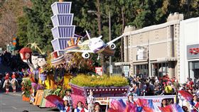 玫瑰花車遊行  中華航空獲獎中華航空以「台灣築夢飛翔」參與第131屆玫瑰花車遊行，將台北101大樓、天燈、陀螺、台灣美食等意象帶上國際舞台，獲得大會國際獎。中央社記者林宏翰洛杉磯攝  109年1月2日