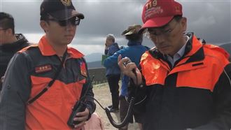 黑鷹迫降／好消息？搜救人員：有哨音