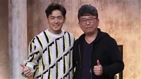 宥勝和紀錄片導演楊力州上資深媒體人鄭偉柏與瑪麗主持的節目《E!Studio藝鏡到底》（圖／E!Studio藝鏡到底提供）