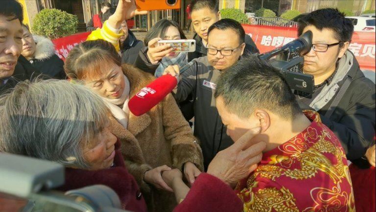 9歲被拐走…男34年後返家和媽相認