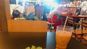 泰國,打拋豬,遊客,外國人,內衣,洋裝　圖／翻攝加藤軍路邊隨手拍