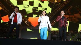 任賢齊演唱會找來好友阿牛跟九孔當嘉賓
還有任爸任媽
新聞稿、照片、影片提供：寰亞唱片