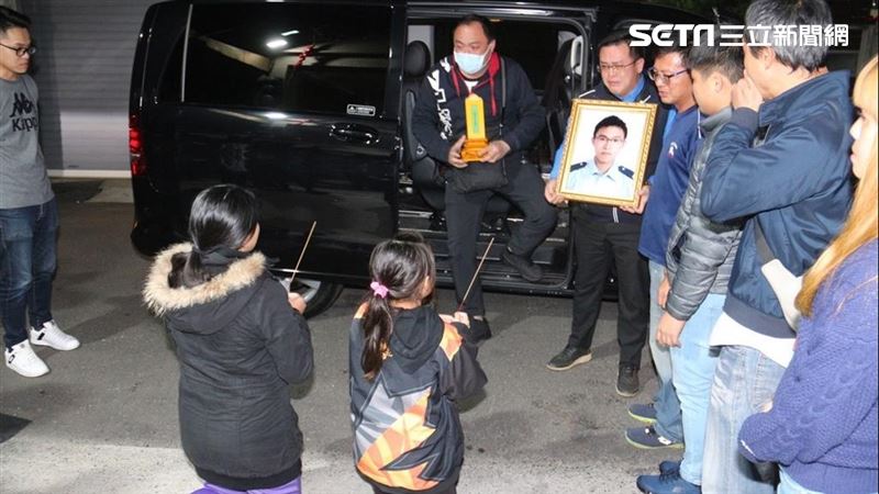黃聖航肉身護總長　下身毀大體沾泥濘