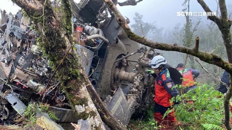 黑鷹失事／追真相！檢察官上山勘驗