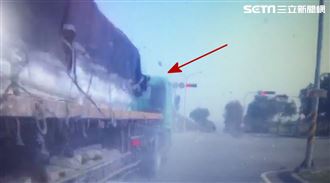 驚悚影像曝！拖板撞貨車墜橋夫妻雙亡