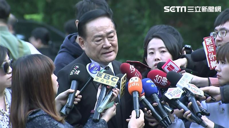 老長官淚悼沈一鳴　曝昔「練頸」往事
