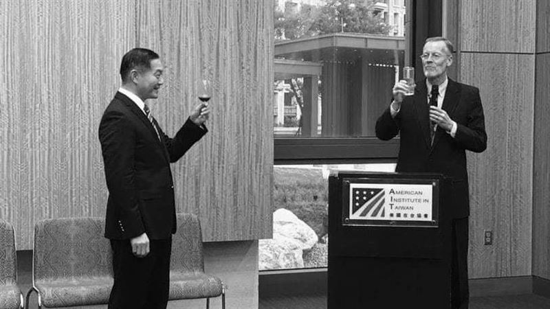 AIT貼黑白照悼沈一鳴…感動台灣人