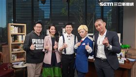 王浩宇、高虹安及黃益中高唱《明天會更好》。
左起：王浩宇、高虹安及黃益中（右一），參與網路節目錄影。