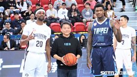 洪一中擔任ABL開球嘉賓。（圖／記者劉家維攝影）