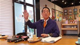 黑鷹失事　宋楚瑜肯定蔡總統危機處理親民黨總統候選人宋楚瑜（圖）3日在屏東談及黑鷹直升機失事，肯定總統蔡英文迅速召開國防軍事會談等危機處理。中央社記者郭芷瑄攝　109年1月3日