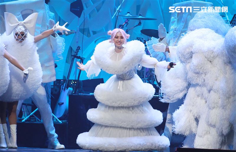 蔡依林舉辦「Ugly Beauty｣巡迴演唱會來到第四場，蔡依林化身發條爆乳雪姬。（記者邱榮吉/攝影）
