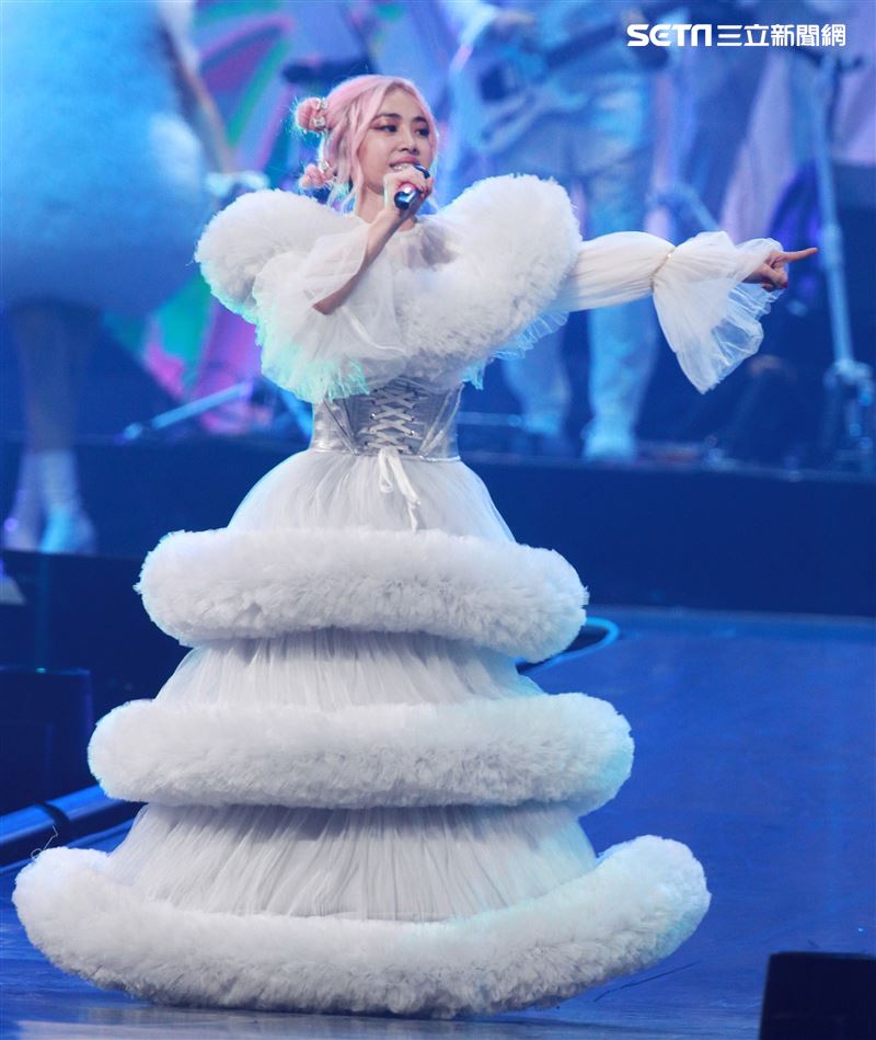 蔡依林舉辦「Ugly Beauty｣巡迴演唱會來到第四場，蔡依林化身發條爆乳雪姬。（記者邱榮吉/攝影）