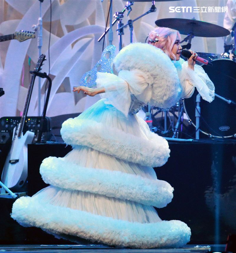 蔡依林舉辦「Ugly Beauty｣巡迴演唱會來到第四場，蔡依林化身發條爆乳雪姬。（記者邱榮吉/攝影）