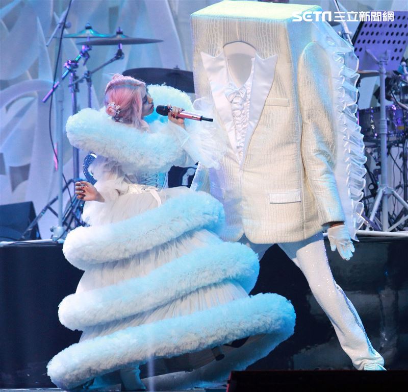 蔡依林舉辦「Ugly Beauty｣巡迴演唱會來到第四場，蔡依林化身發條爆乳雪姬。（記者邱榮吉/攝影）