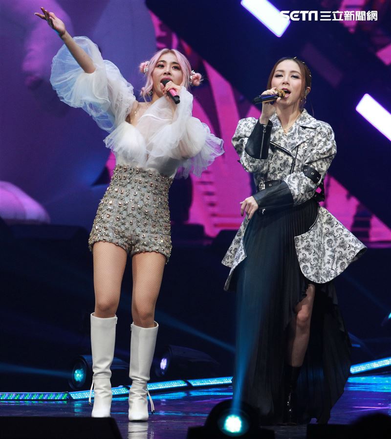 蔡依林舉辦《Ugly Beauty》巡迴演唱會來到第四場，邀請鄧紫棋。（記者邱榮吉/攝影）