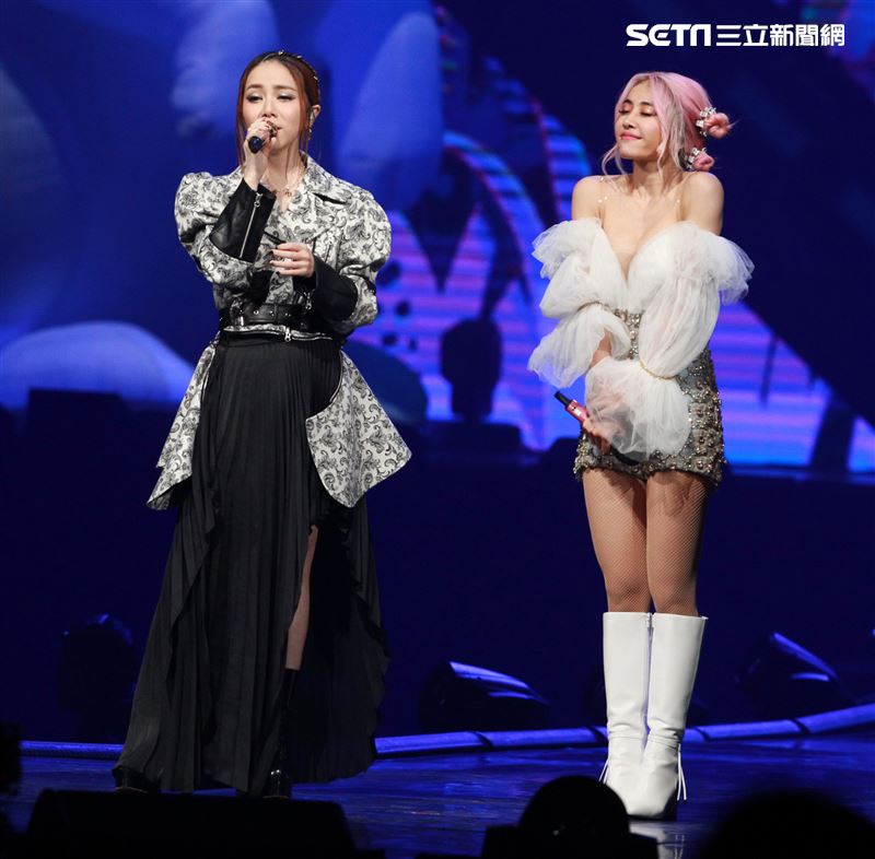 蔡依林舉辦《Ugly Beauty》巡迴演唱會來到第四場，邀請鄧紫棋。（記者邱榮吉/攝影）