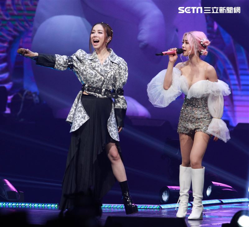 蔡依林舉辦《Ugly Beauty》巡迴演唱會來到第四場，邀請鄧紫棋。（記者邱榮吉/攝影）