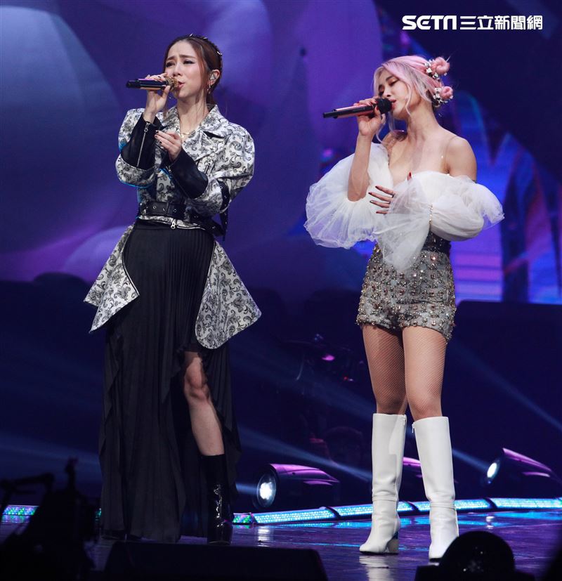 蔡依林舉辦《Ugly Beauty》巡迴演唱會來到第四場，邀請鄧紫棋。（記者邱榮吉/攝影）