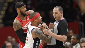 ▲湯瑪斯（Isaiah Thomas）觸碰裁判被趕出場。（圖／美聯社／達志影像）