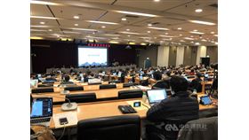 台灣大學4日召開校務會議，校長管中閔提到近來國際合作成果，並指出密涅瓦大學從2020年起與台大合作，每年1到4月預計有96名學生來台，以台大作為在台北的學習基地。中央社記者陳至中台北攝　109年1月4日