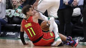 ▲楊恩（Trae Young）慘挨再見火鍋。（圖／美聯社／達志影像）