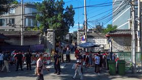 山西一名60多歲的退伍軍人，日前被人發現陳屍在省信訪局前。他的遺體懸掛在信訪局大門上，確切死因仍不明。（圖／翻攝自維基百科，N509FZ，CC BY-SA 4.0）