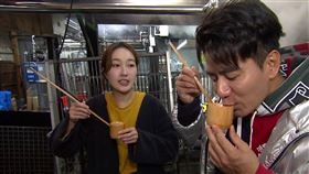 郭彥均與巴鈺搭擋主持旅遊節目《來去CHECK IN》。圖／中天提供