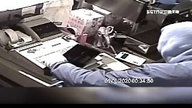 跨年偷收銀1030