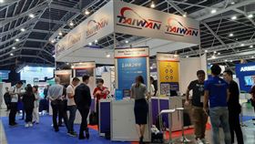 國發會催生區塊鏈大聯盟 積極參與國內外展會國發會2019年7月推動成立台灣區塊鏈大聯盟，至12月底已有128家會員，除召開多次會議、辦理工作坊，也積極參與國內外展會。圖為幣託、Maicoin及BayPay等會員參與新加坡金融科技展。（國發會提供）中央社記者廖禹揚傳真　109年1月4日