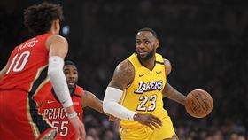 ▲詹姆斯（LeBron James）全場15助攻，其中8次在第一節。（圖／美聯社／達志影像）