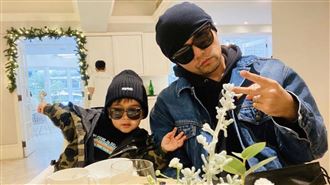 周董2歲愛子自彈自唱！娃音萌翻粉絲