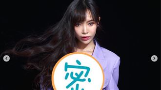 雪乳太豐滿！女星深V西裝炸出北半球