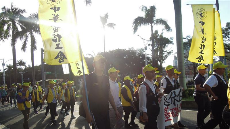 勞團6問總統候選人　批藍綠答非所問