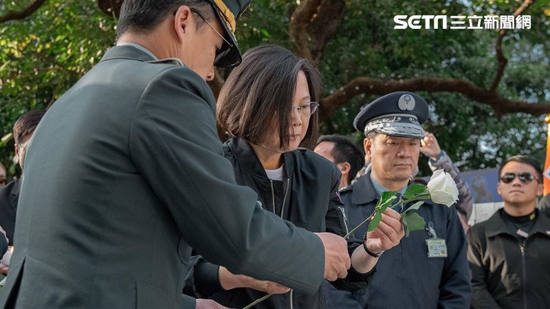 鼻酸！蔡英文：我替沈總長來看大家了