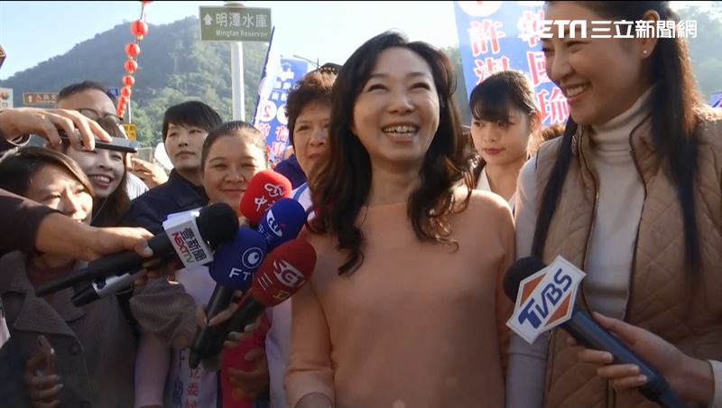 王小姐風波後…李佳芬神秘微笑吐6字