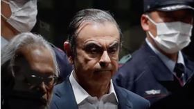 拍電影？日產汽車前董座潛逃　「躲大木箱」過關西機場海關（圖／翻攝自CBC News YouTube）