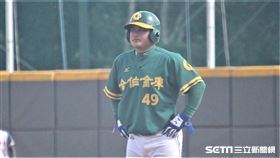 合作金庫第4棒黃佳瑋選到關鍵保送。（圖／記者王怡翔攝影）