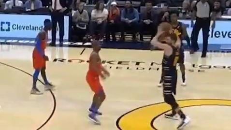 NBA／騎士勒夫　場上動作怪異