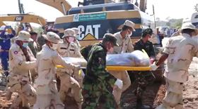 柬埔寨,大樓倒（圖／翻攝自BWTUC Cambodia臉書）