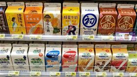 買鮮奶要挑後排？網曝店家另類心機