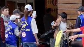 柯宇綸被統促黨打頭（翻攝臉書）