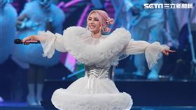 蔡依林舉辦「Ugly Beauty｣巡迴演唱會來到第四場，蔡依林化身發條爆乳雪姬。（記者邱榮吉/攝影）