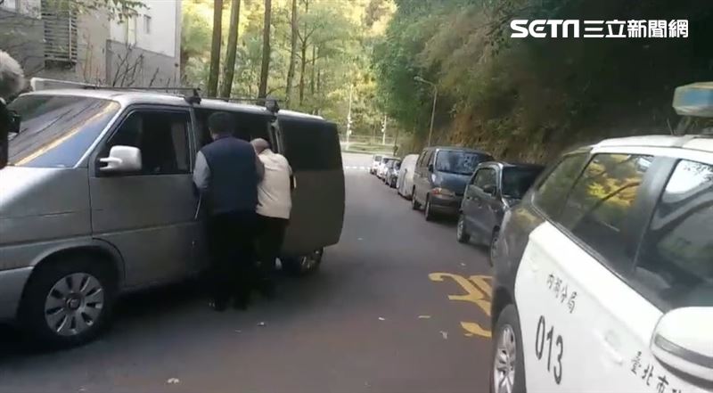 內湖三屍案！男星父神情呆滯坐派出所