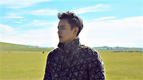 北市內湖山區5日下午傳出一家3口死亡案件，北市警消獲報到場發現林姓男子3人已明顯死亡，初步了解疑為債務因素所致，死者林男為藝人明道（圖）的哥哥。（圖/取自明道微博網頁weibo.com）