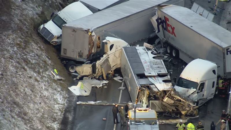 美賓州巴士翻車害追撞！釀5死60傷