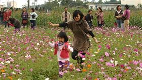 中央氣象局,溫和穩定,多雲到晴,零星降雨,日夜溫差大(記者唐家興／攝影)